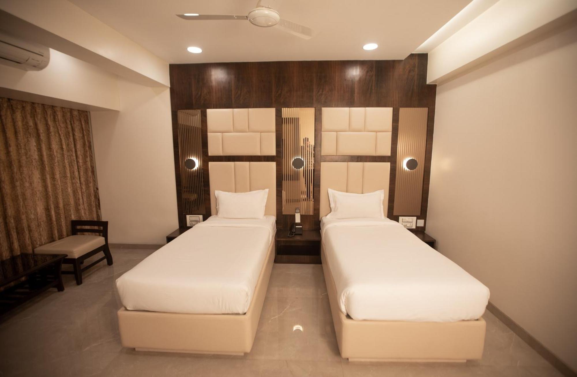 Deluxe Twin Room,1550033236:JPEG
