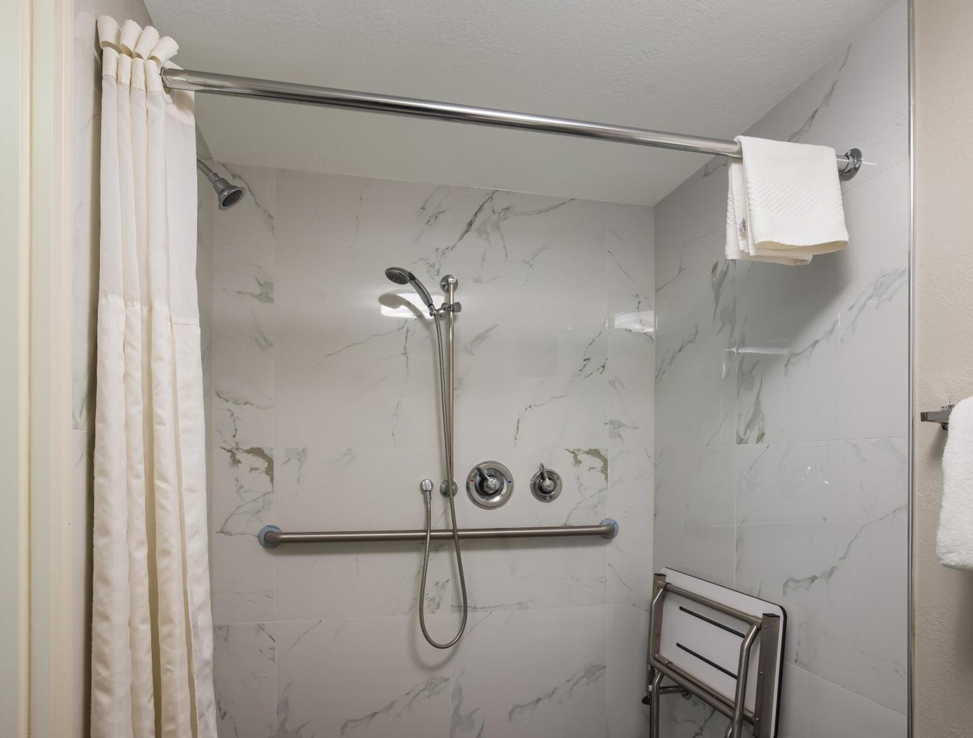 King Room with Roll-In Shower - Disability Access/Non Smoking,1550964856:JPEG
