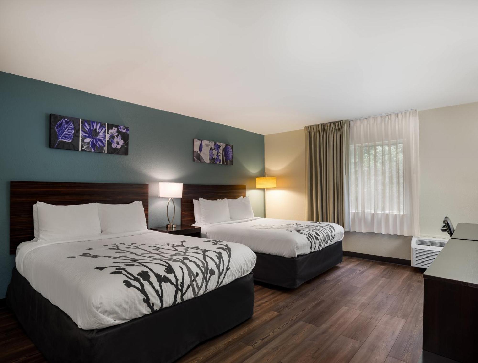 Superior Business Queen Room with Two Queen Beds - Non Smoking,1550965780:JPEG
