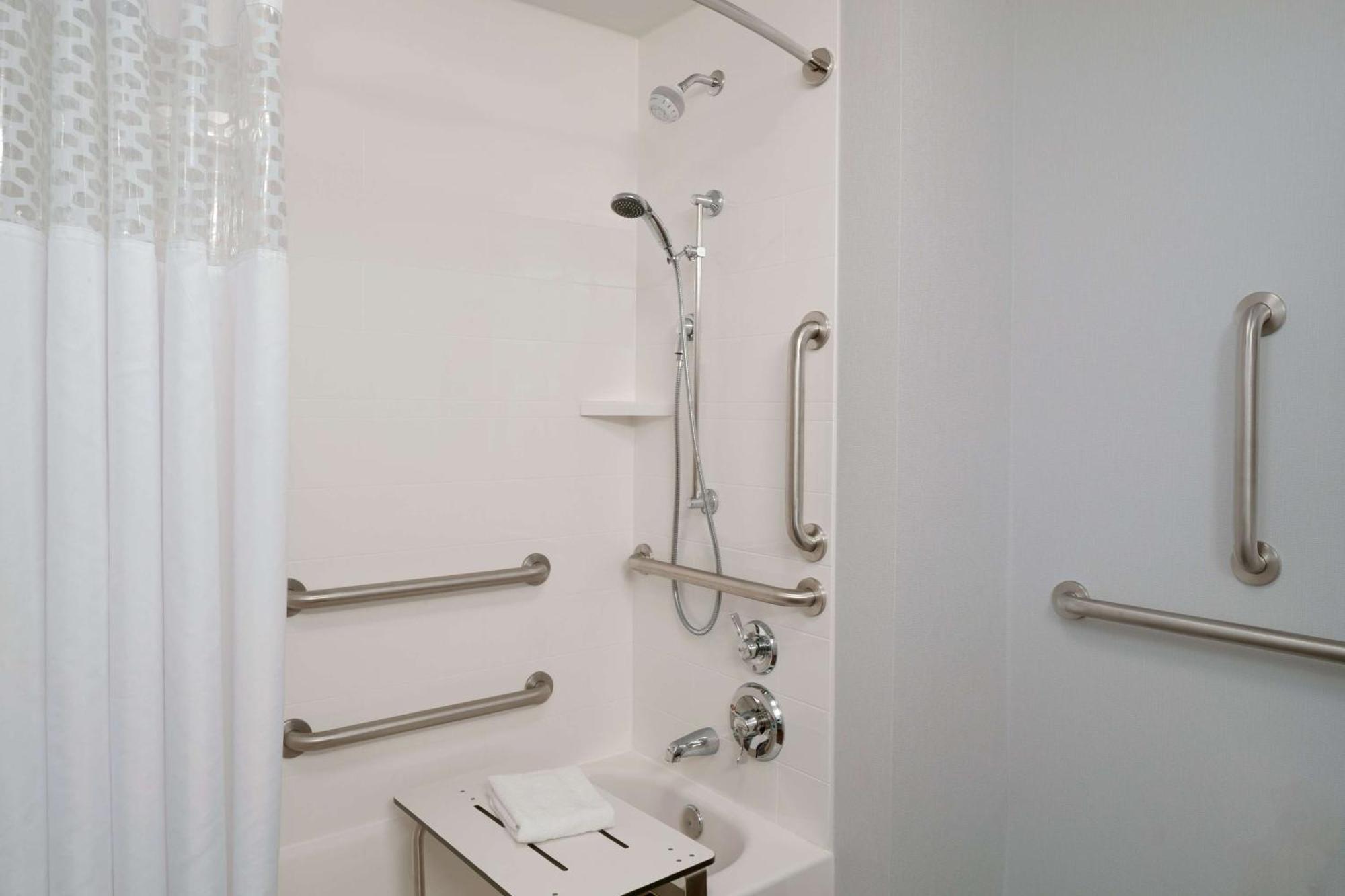 Queen Room with Two Queen Beds - Mobility and Hearing Access/Non-Smoking