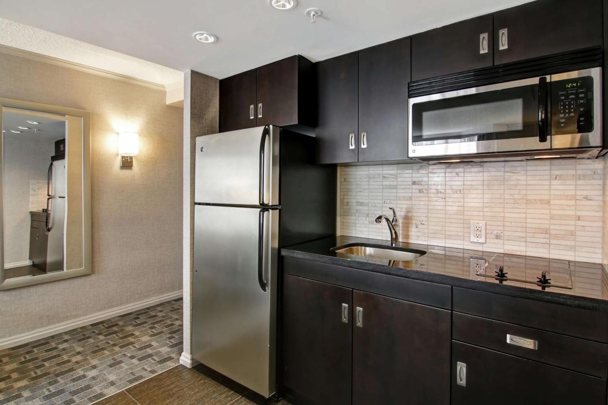Superior One-Bedroom King Suite,1551378010:JPEG