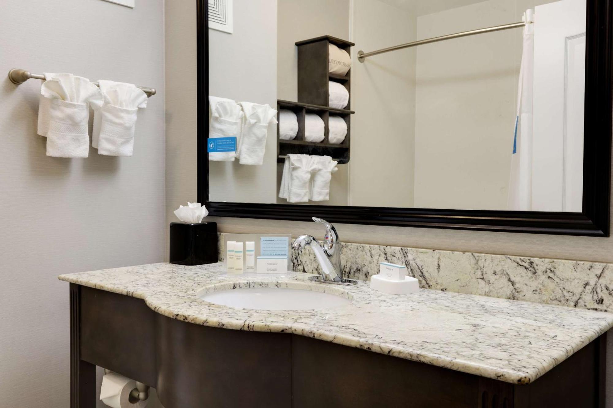 King Studio Suite with Whirlpool,1551398902:JPEG