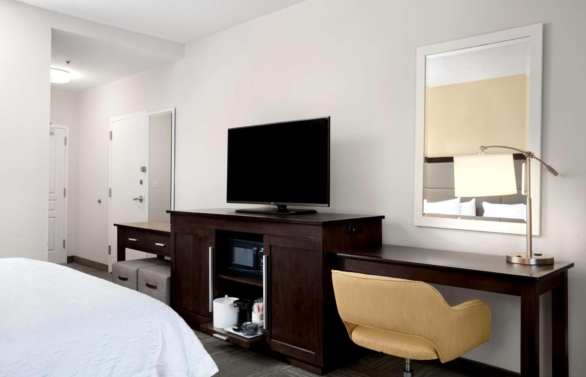 King Room with King Bed - Non-Smoking,1710326547:JPEG