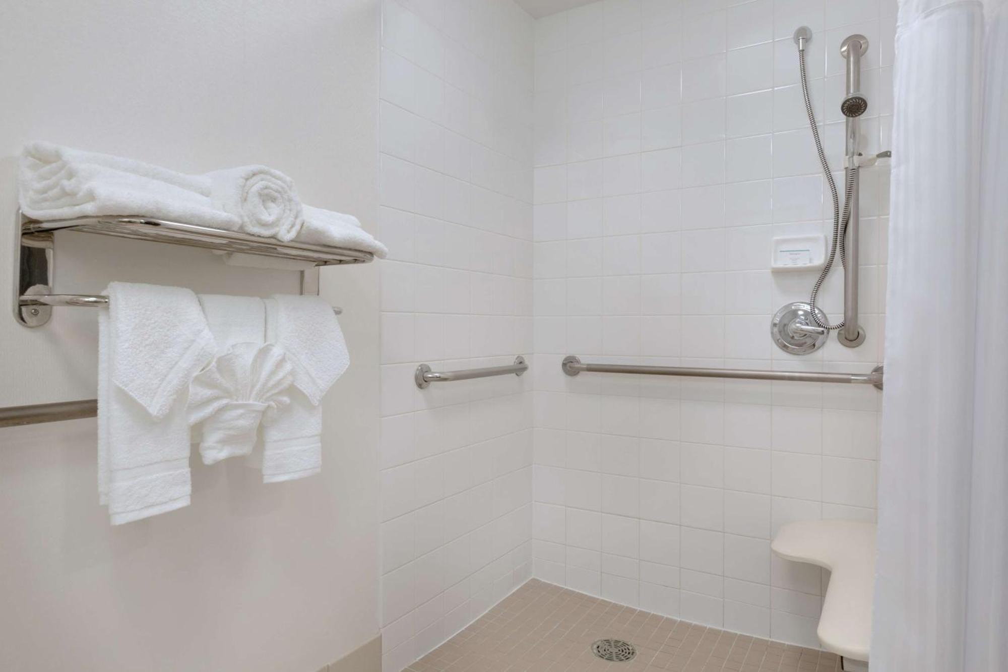King Room with Roll-In Shower - Mobility Access