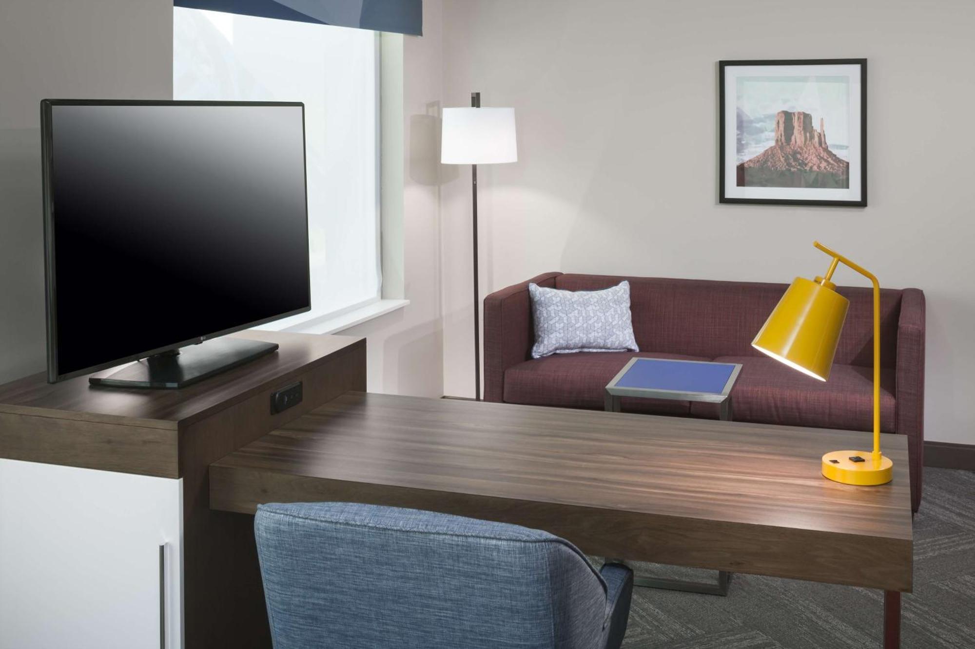 King Studio Suite with Picture Window - Non Smoking