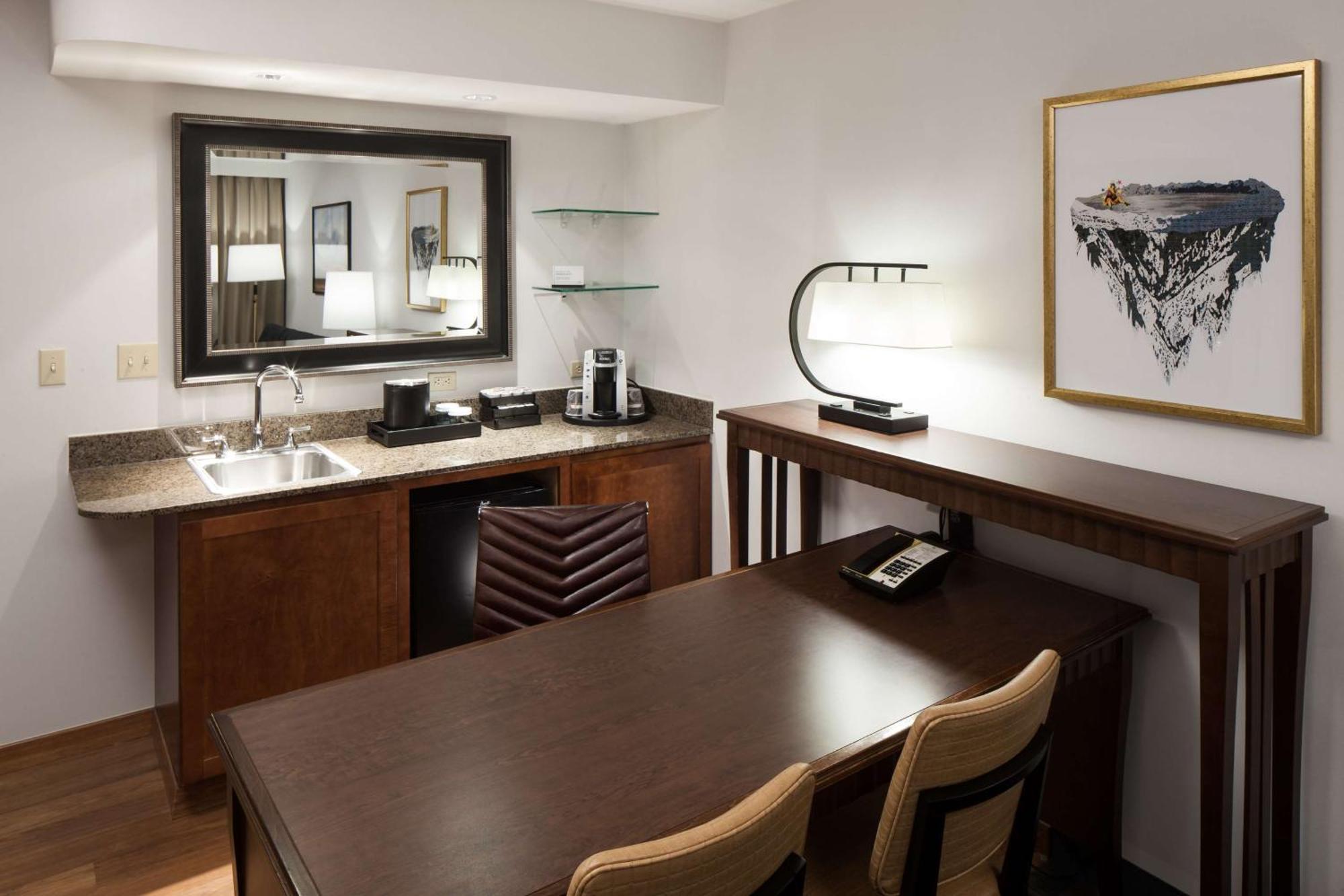 Premium Suite mit Queensize-Bett und Bergblick