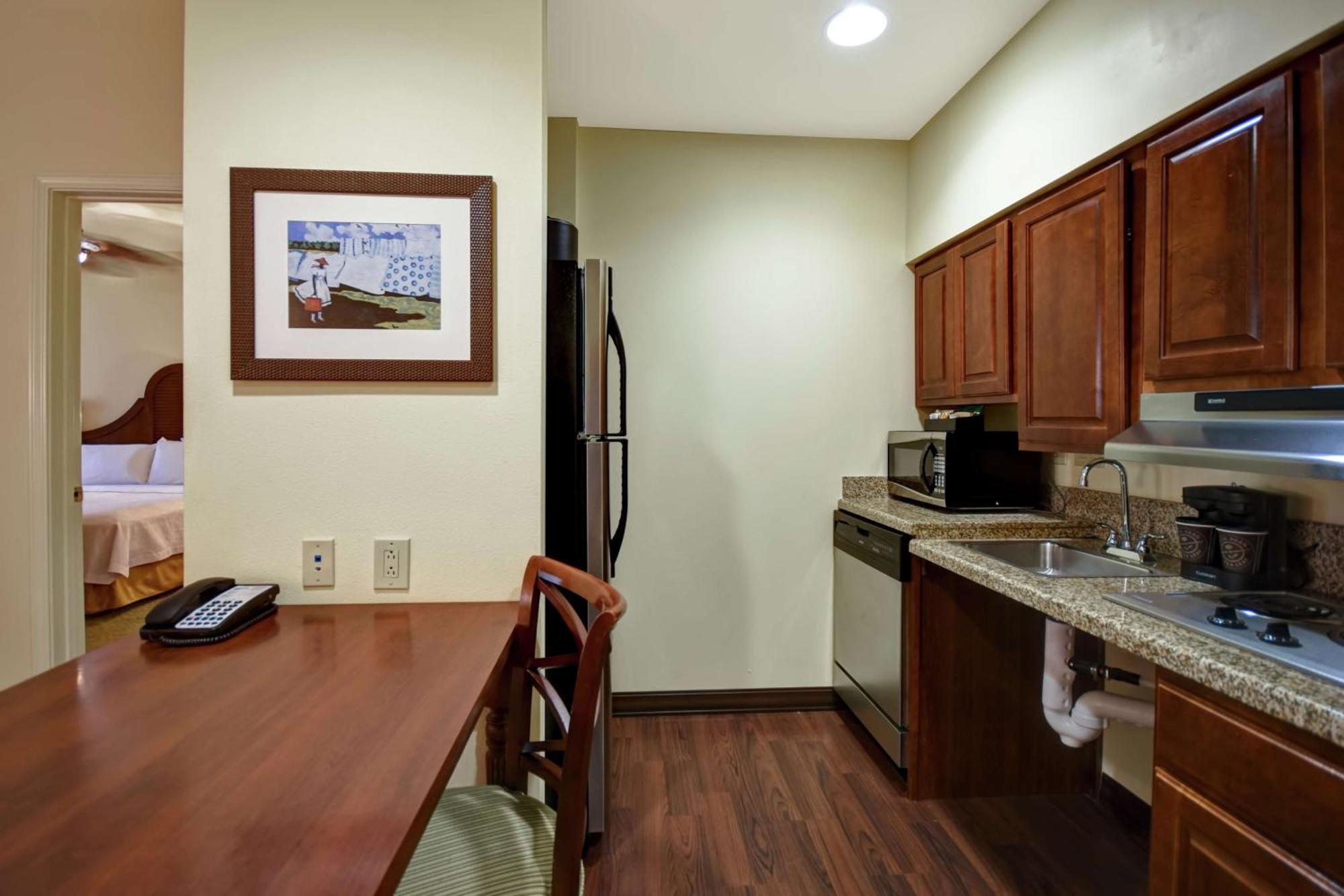 One-Bedroom Queen Suite with Two Queen Beds - Non-Smoking