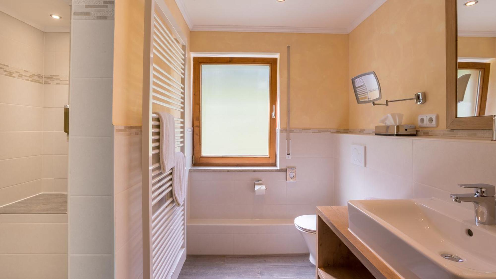 Junior Suite,1553905318:JPEG