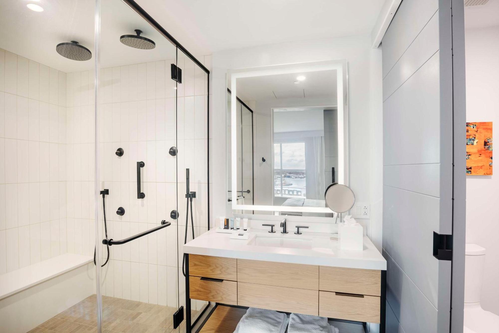 One-Bedroom King Suite with Waterfront View,1557068581:JPEG