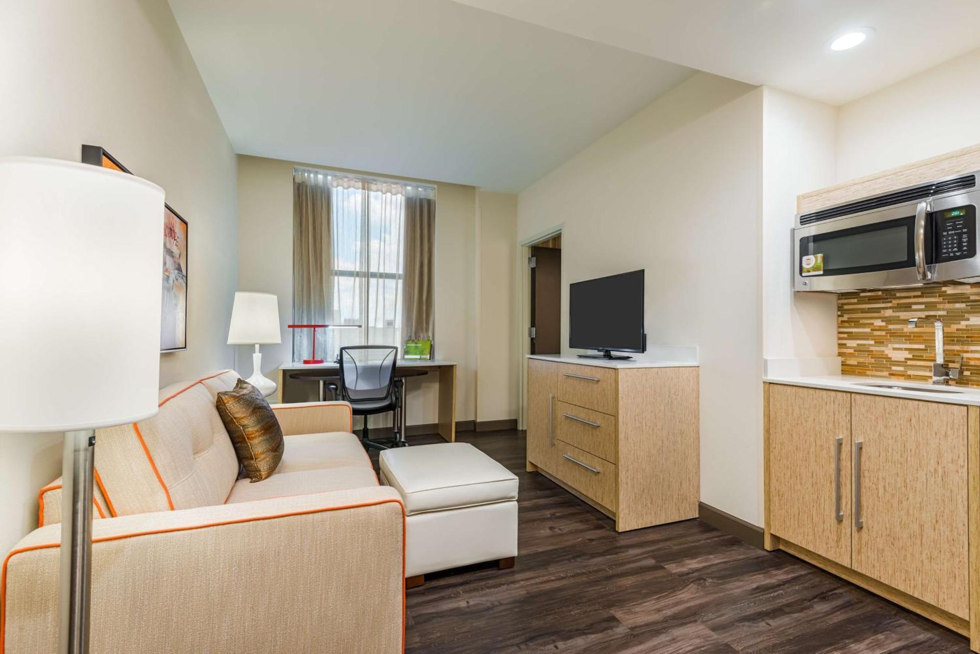 Queen Suite,1557415474:JPEG