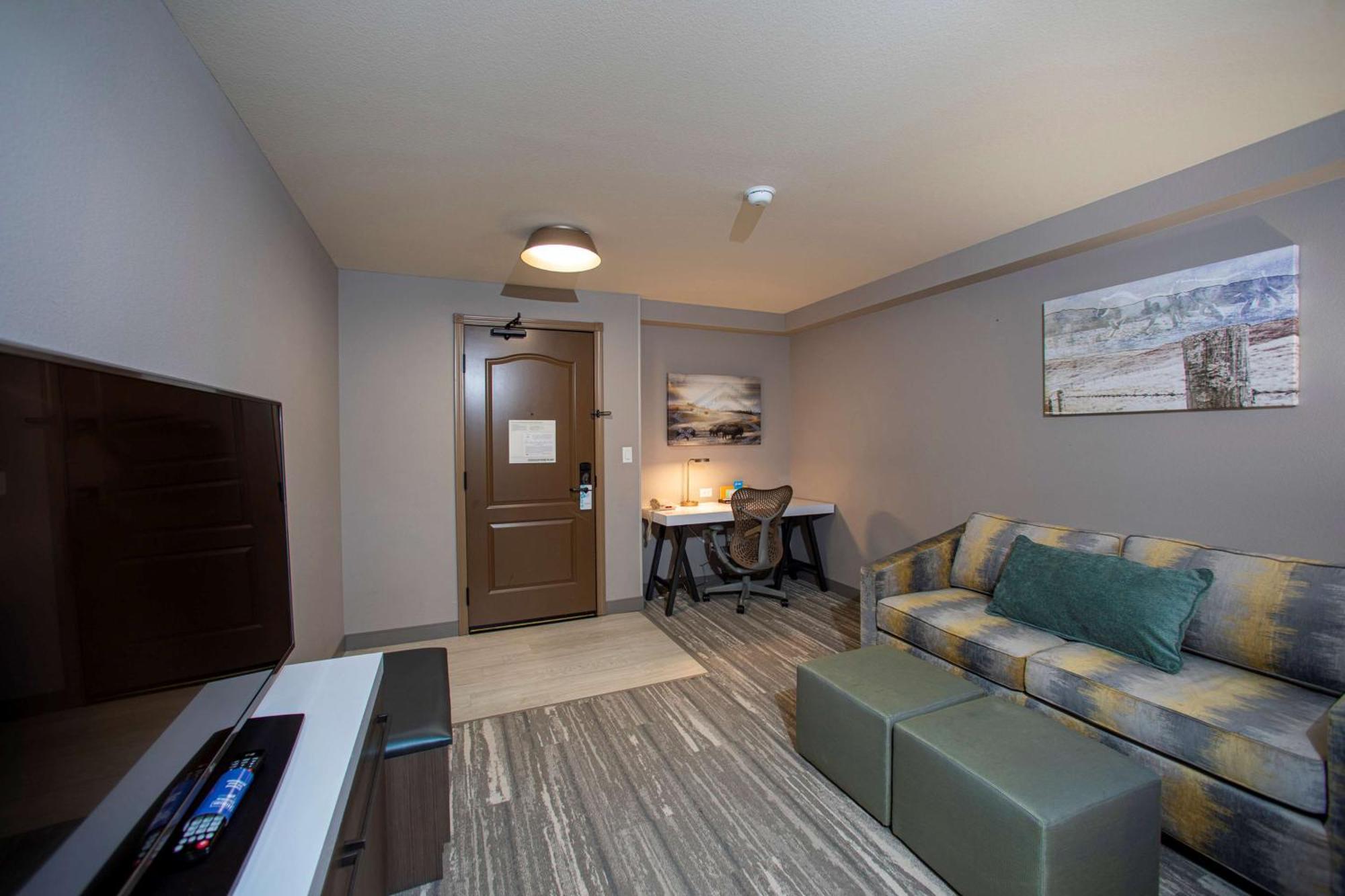 Junior King Suite with Sofa Bed,1557447928:JPEG