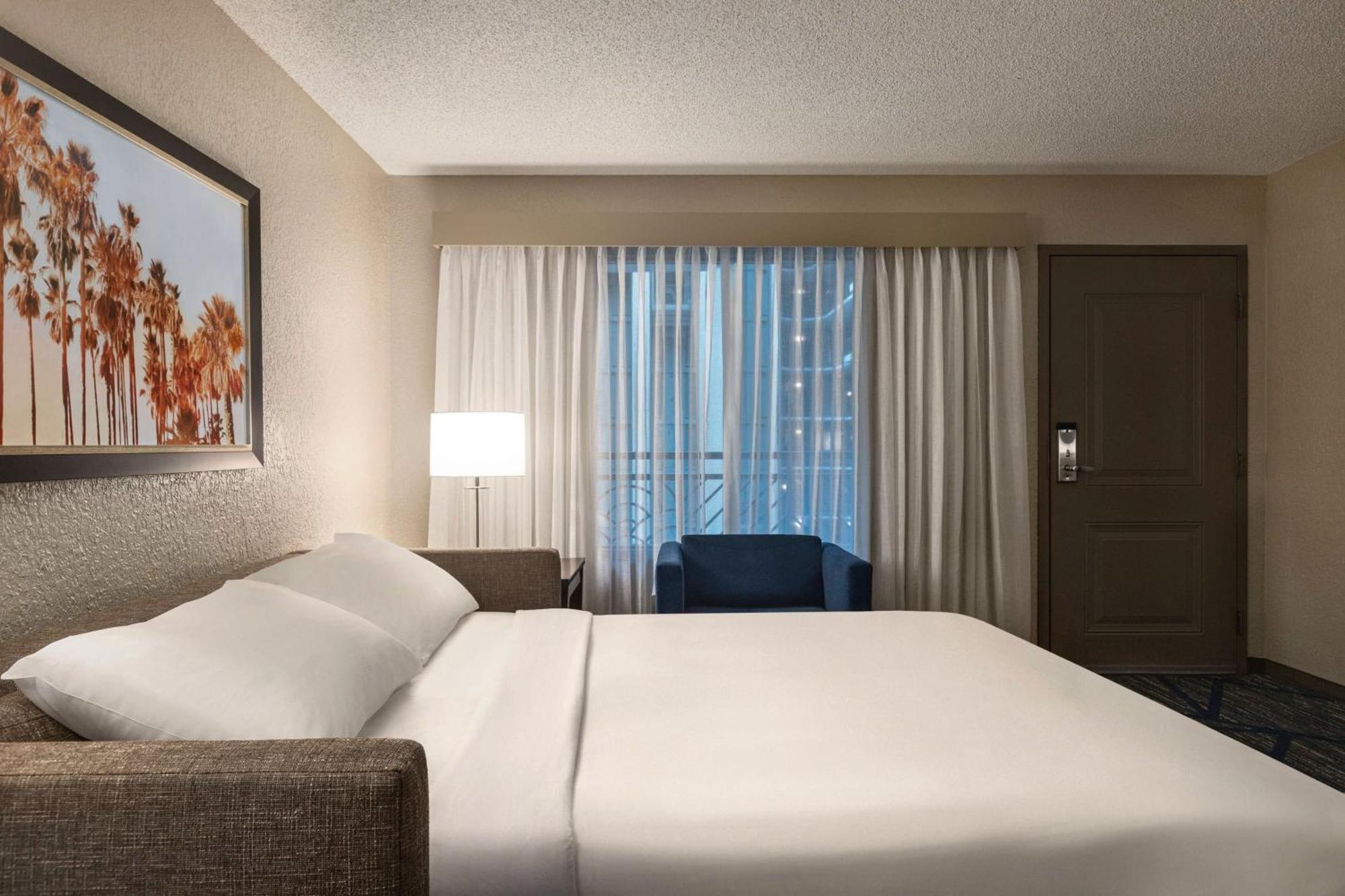 Premium King Suite - Mobility/Hearing Accessible,1557459835:JPEG