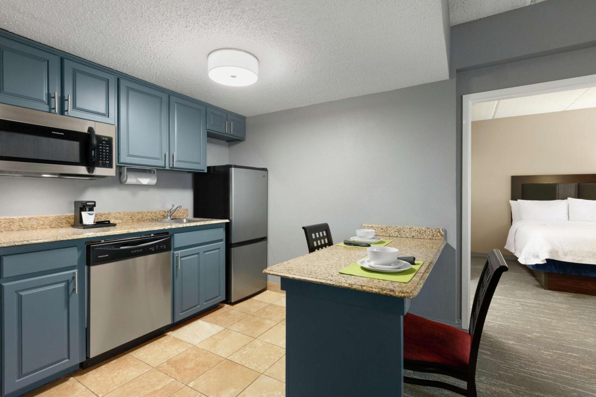 One-Bedroom Suite Two Queen Beds Kitchen Non-Smoking,1557469741:JPEG