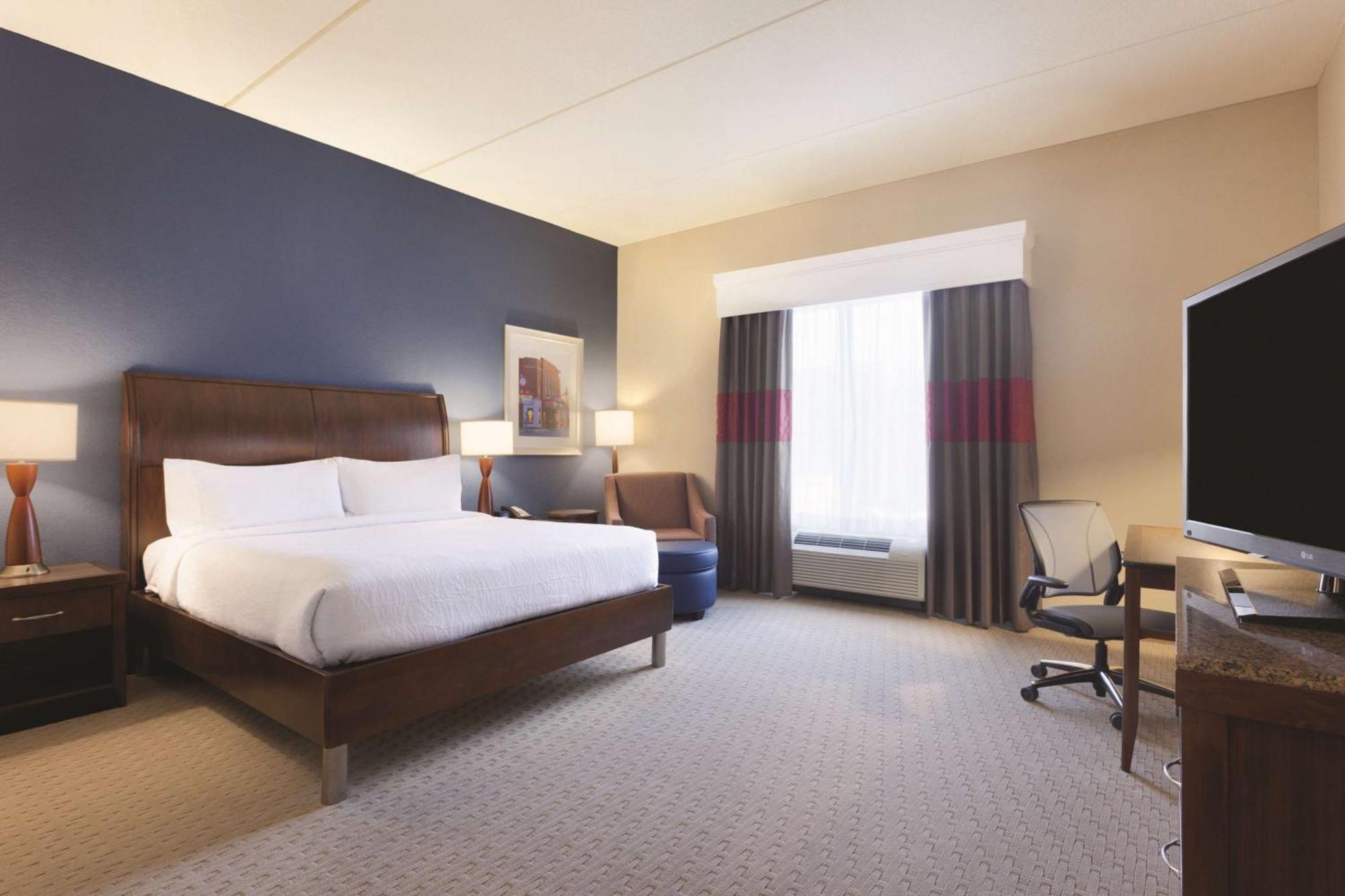 King Room with Tub - Mobility and Hearing Access