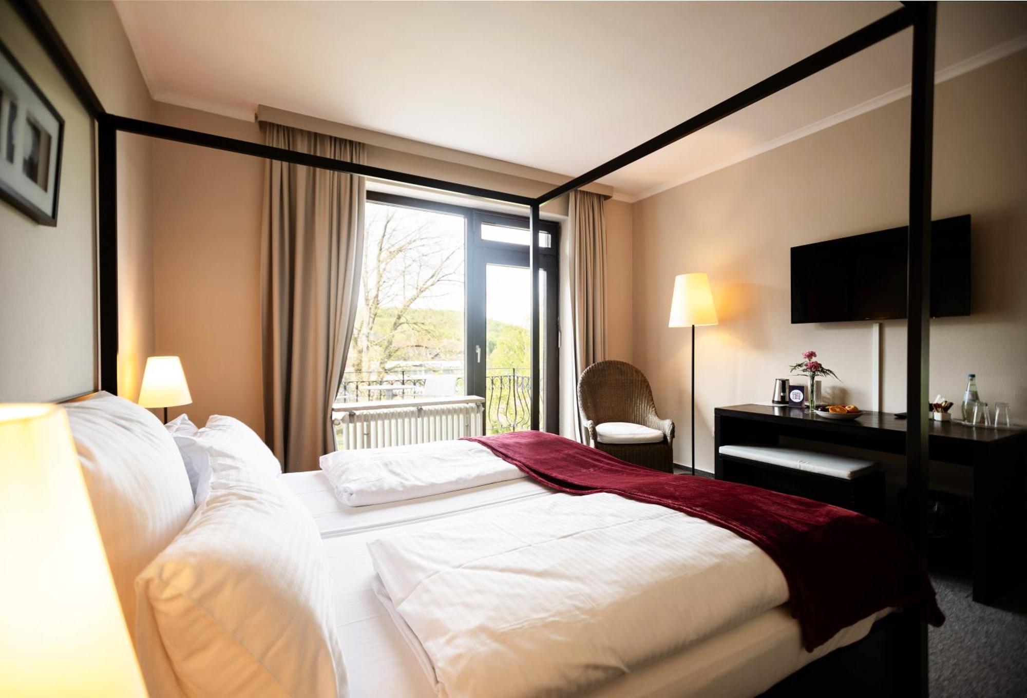 Standard Double Room - Partial Lake View Balcony,1558123705:JPEG