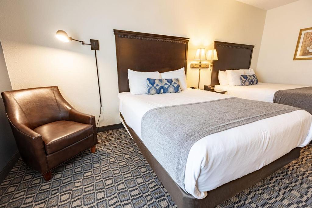 Queen Room with Two Queen Beds,1558611343:JPEG