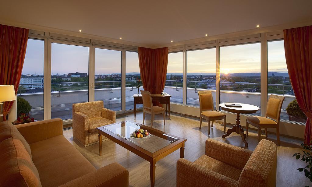 Luxury Suite,156651597:JPEG