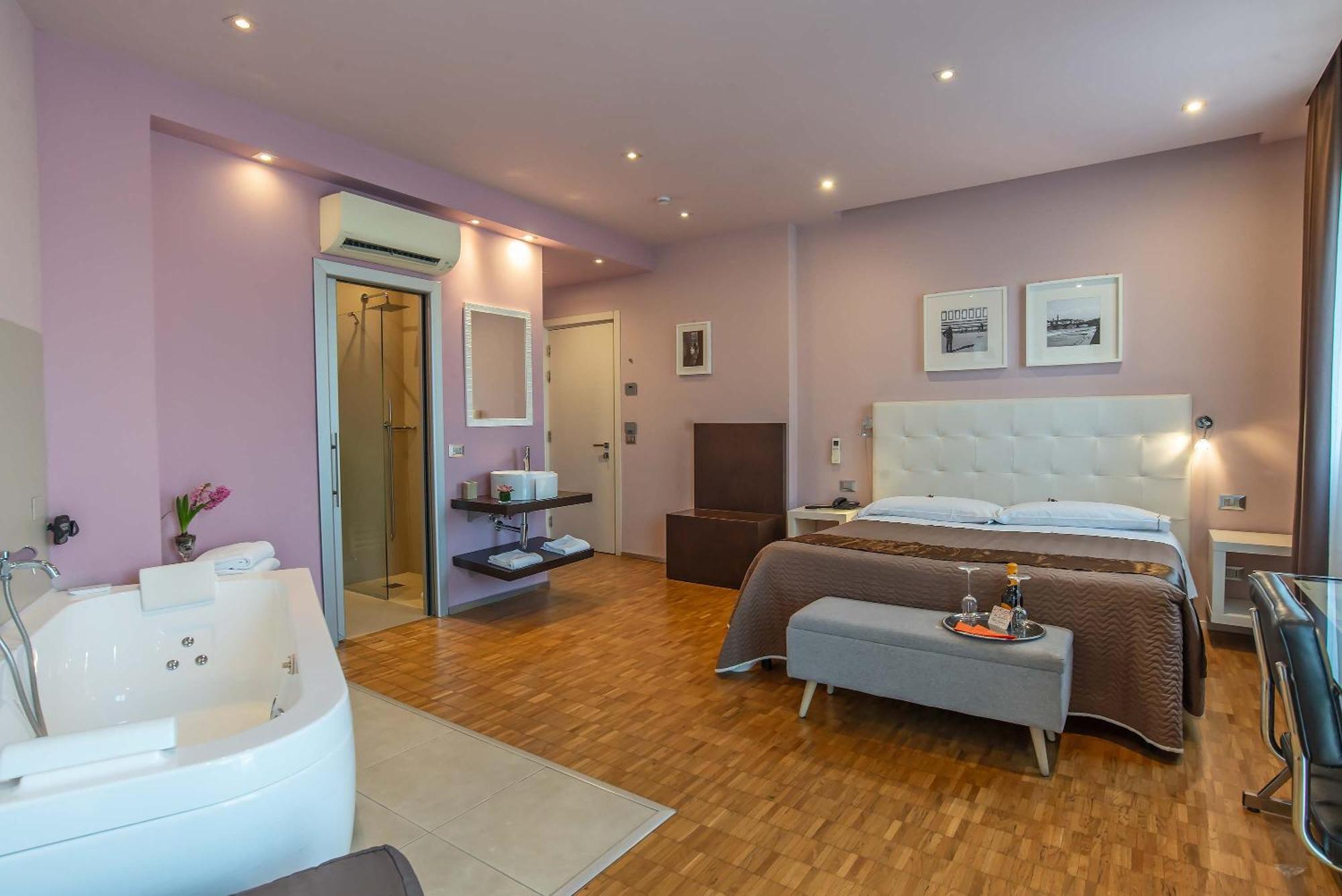 Deluxe Double or Twin Room with Spa Bath,1710150460:JPEG