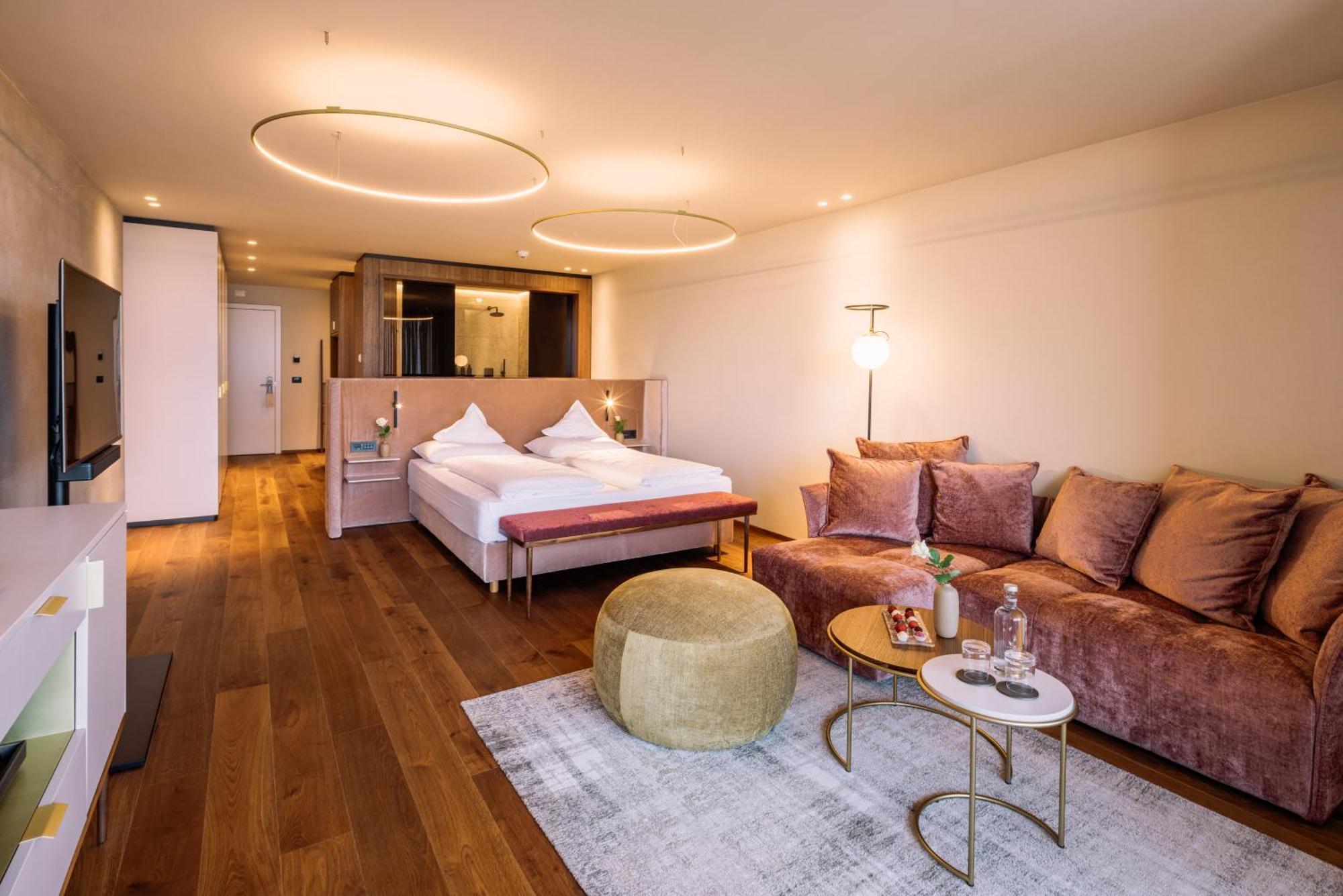 Junior Suite,1598399576:JPEG
