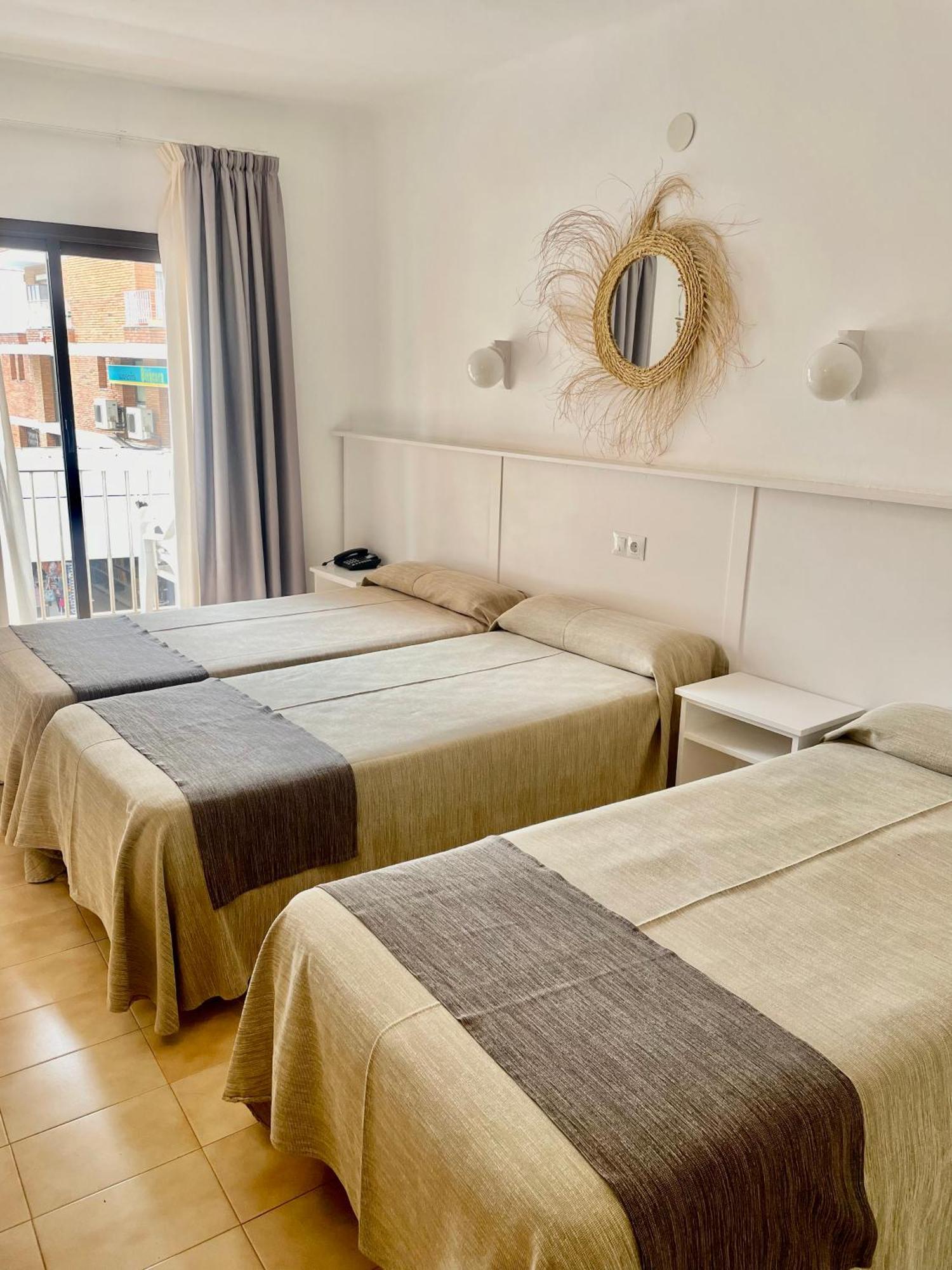 Habitación Doble con cama supletoria (3 adultos)