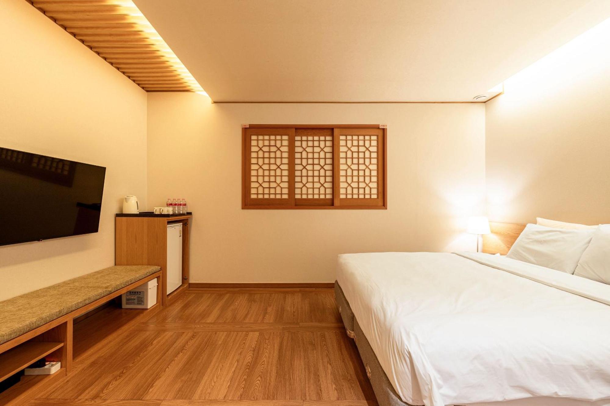 Deluxe KOR Double Room