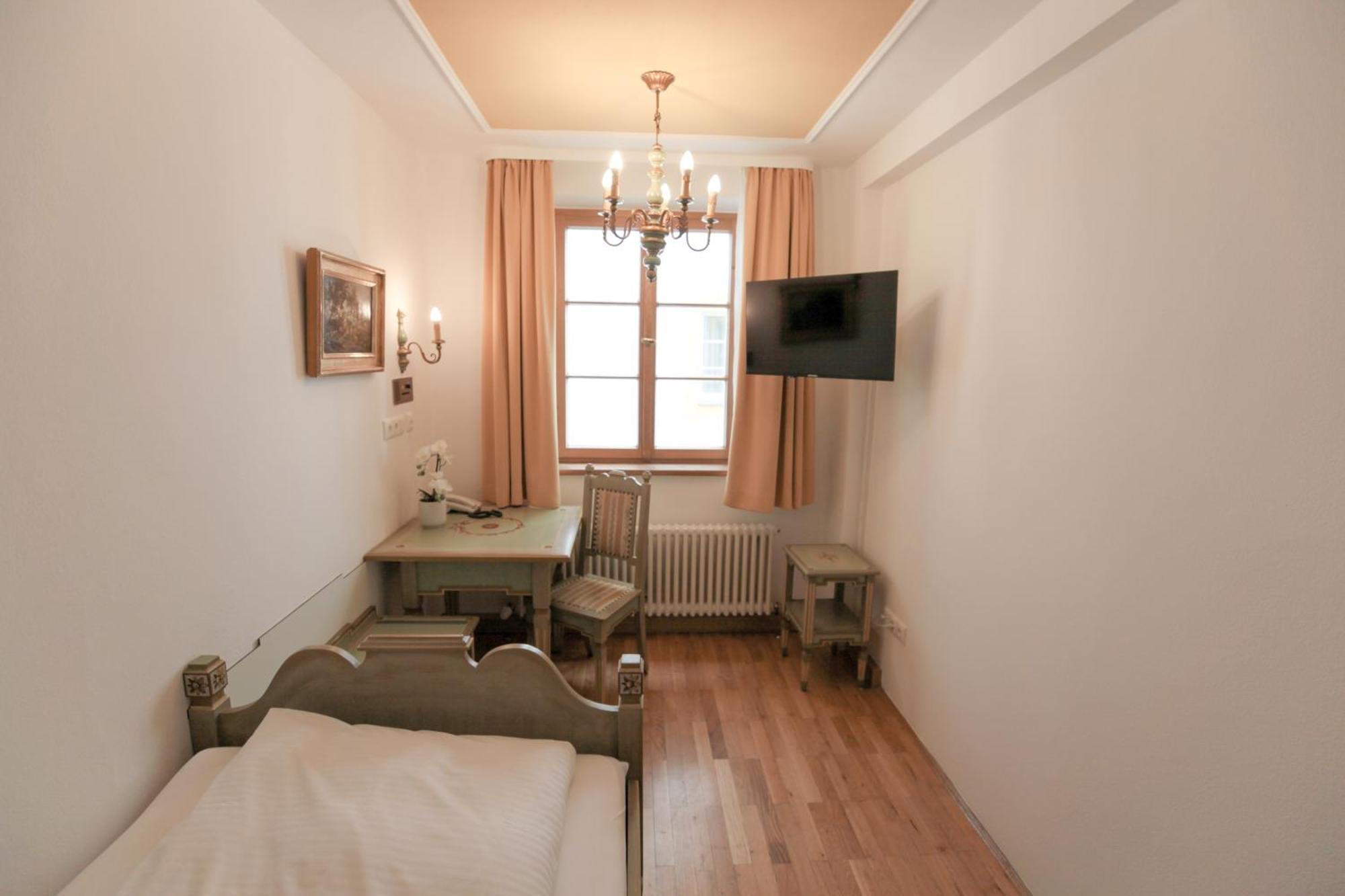 Single Room,1580156087:JPEG