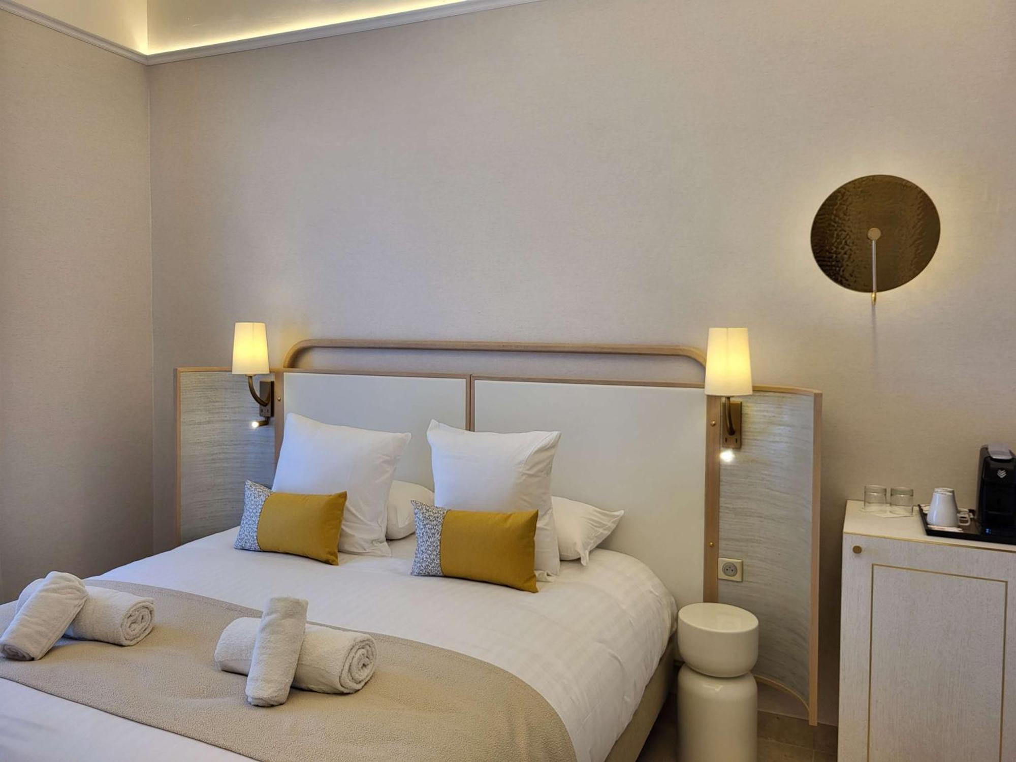 Chambre Lit Queen-Size Deluxe avec Balcon - Vue sur Mer - Non-Fumeurs