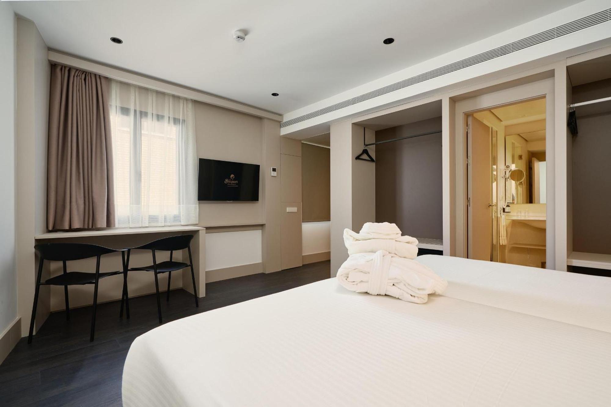 Standard Double Room,1586822485:JPEG