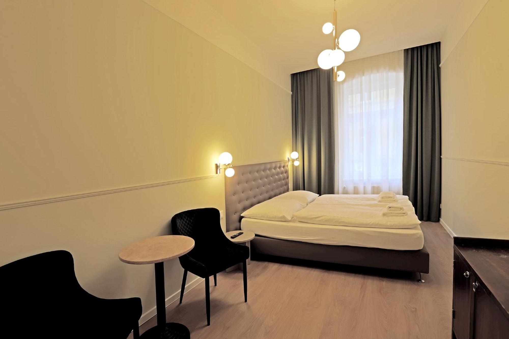 Double Room with Street View,1587499234:JPEG