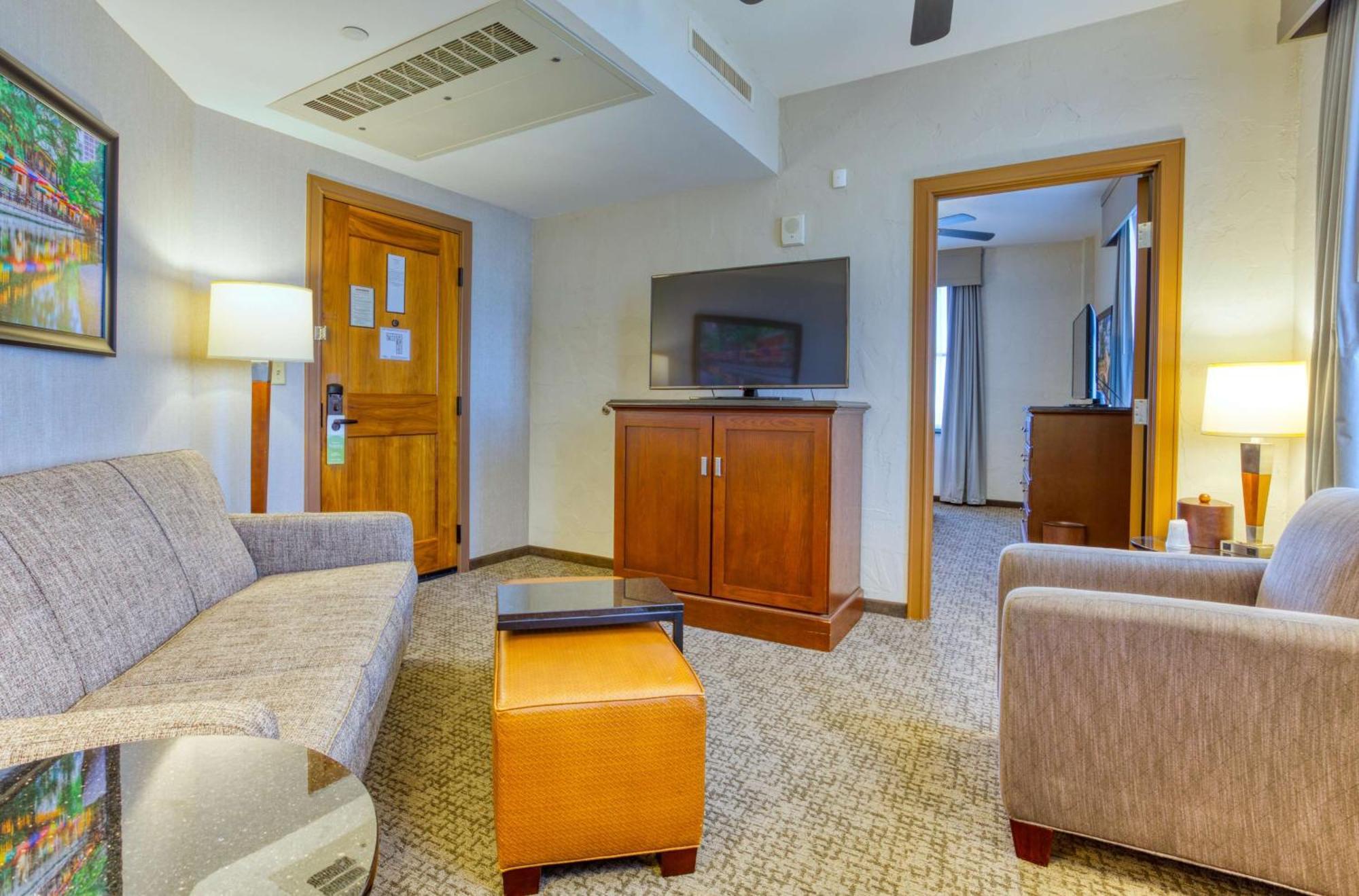King Suite with Sofa Bed,1588164183:JPEG