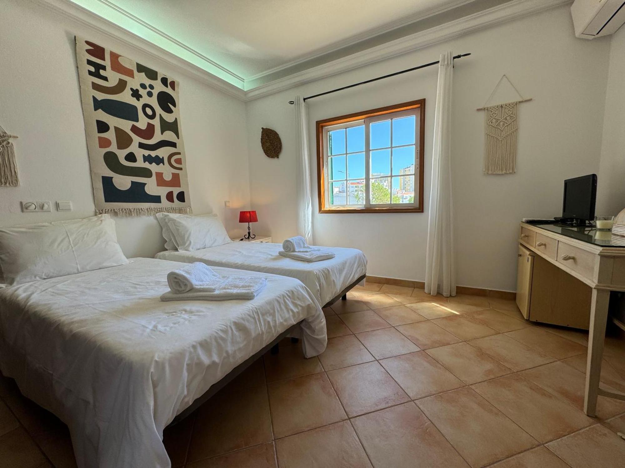 Zweibettzimmer mit Gemeinschaftsbad