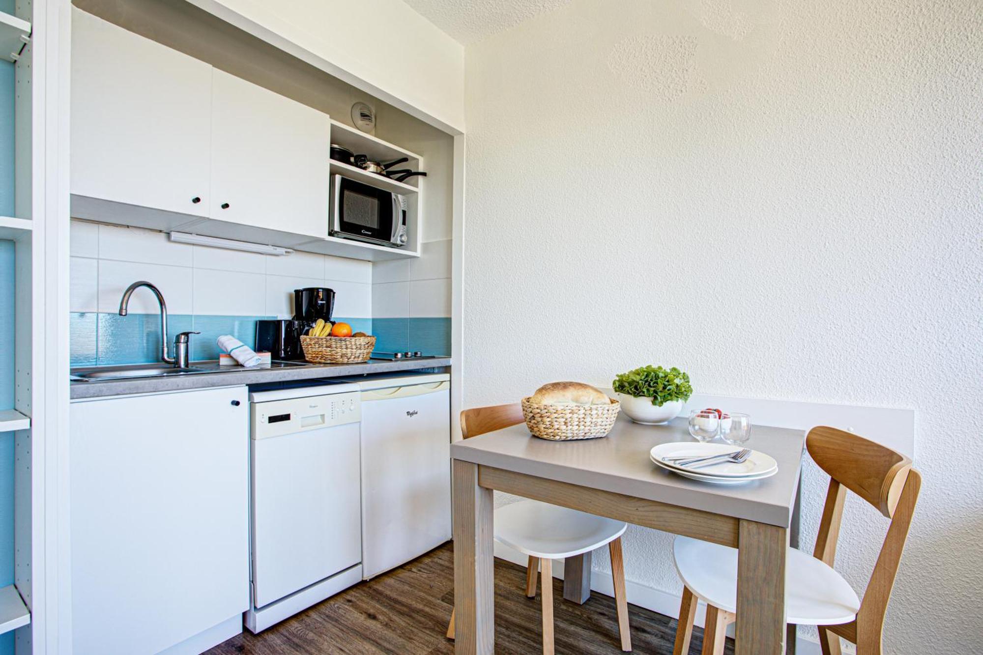 Studio with Air Conditioning and Balcony (2 people) - Sea view
