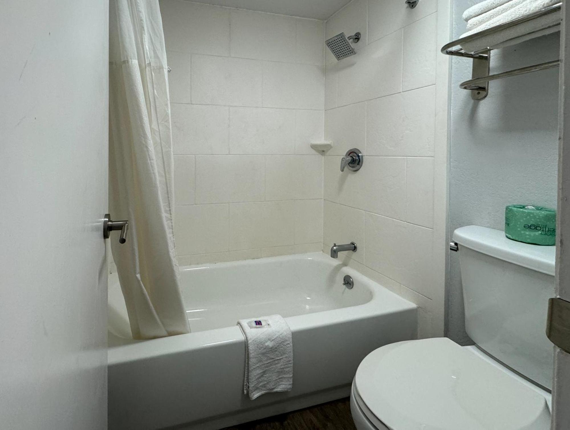 King Room - Non-Smoking,1595412986:JPEG