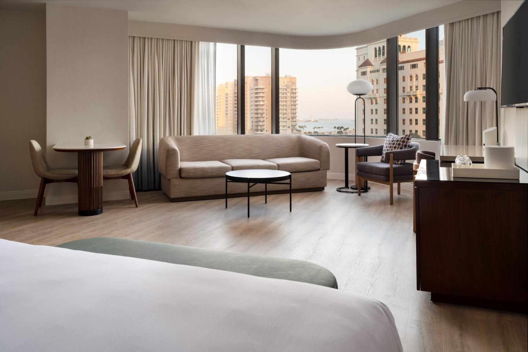 Junior Suite, 1 King, Harbor view, Corner room,1597559287:JPEG