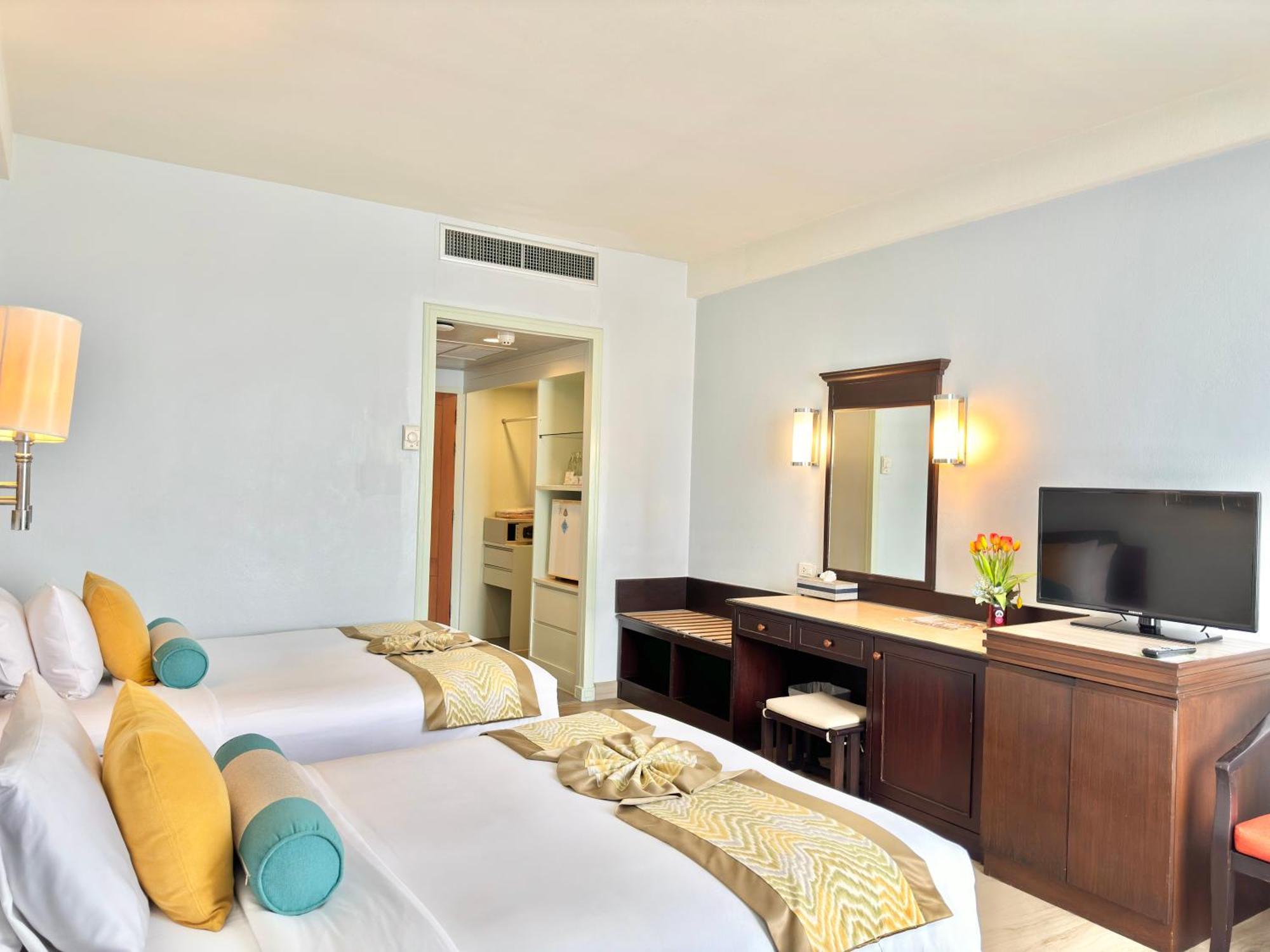Deluxe Room,1598892703:JPEG