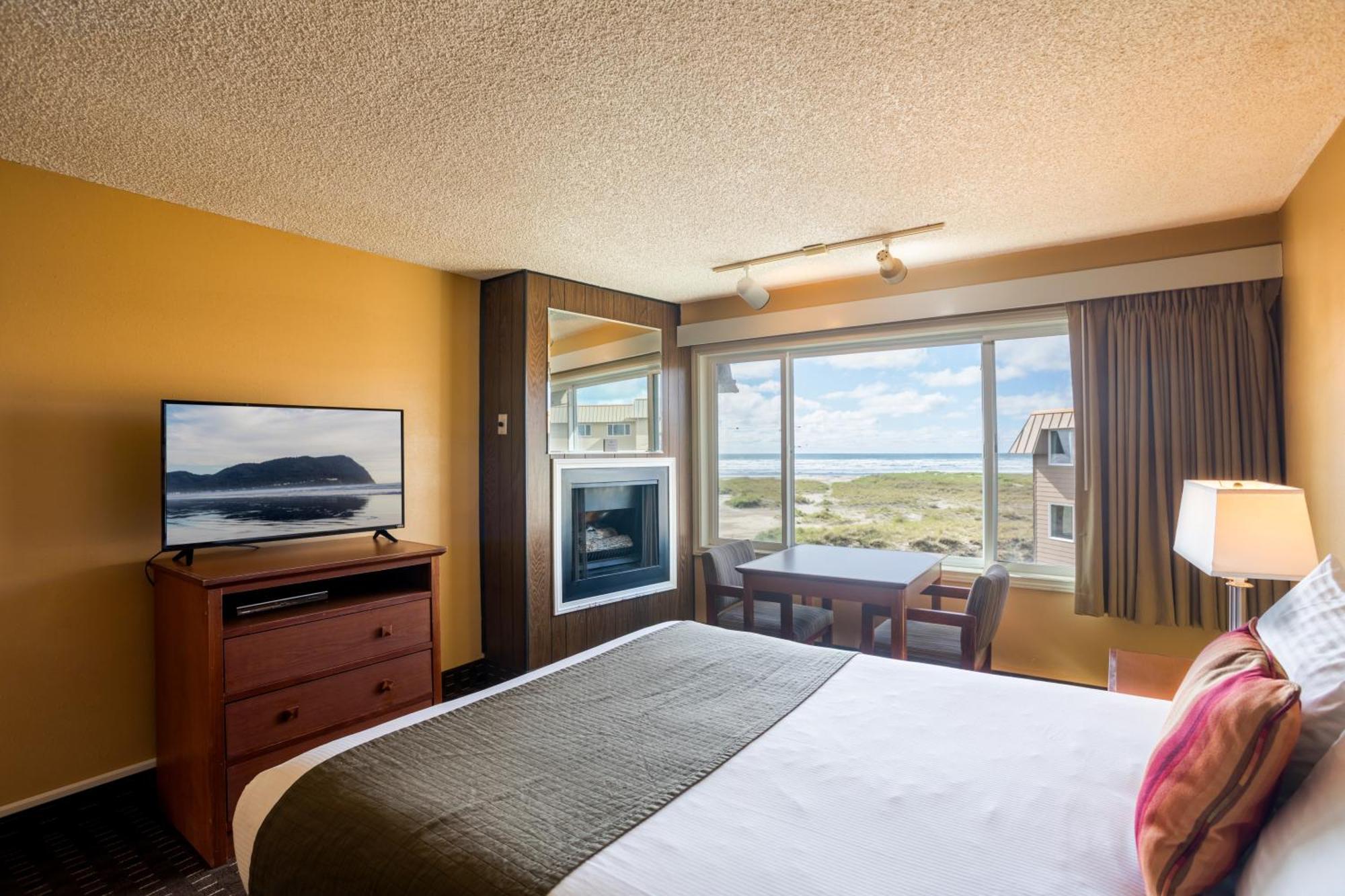 Queen Room with Partial Ocean View,1598902812:JPEG