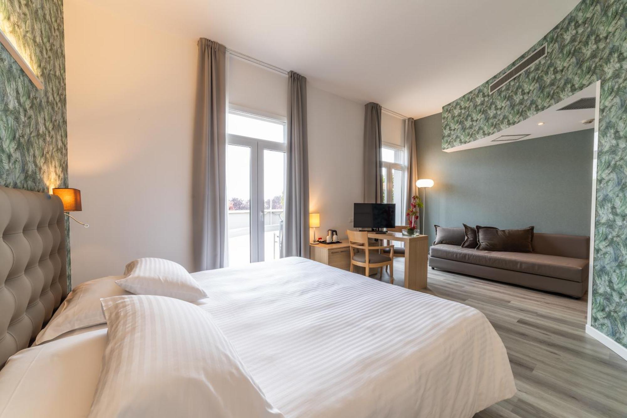 Junior Suite,1602953731:JPEG