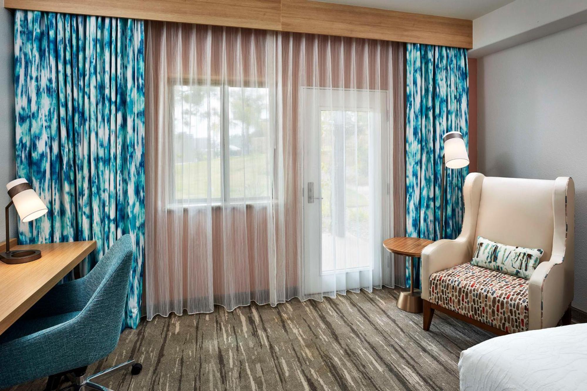 Deluxe King Room - Non-Smoking