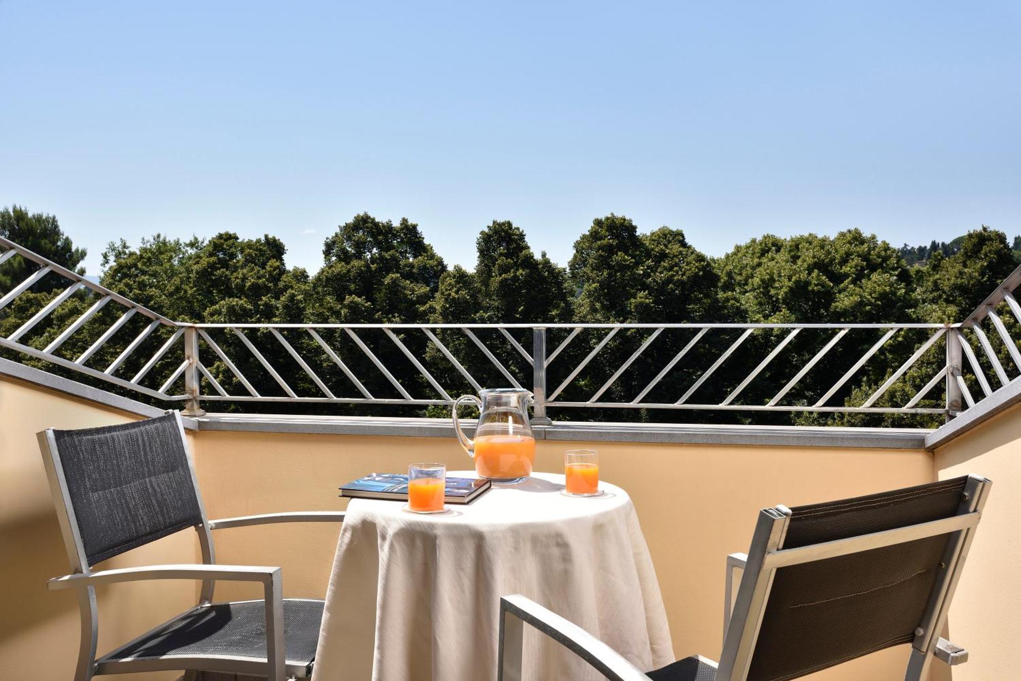 Camera Matrimoniale Deluxe con Balcone e Vista