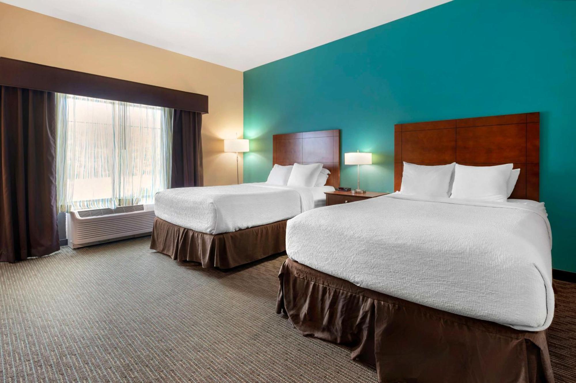 Queen Suite with Two Queen Beds and Kitchenette - Non-Smoking,1607682993:JPEG