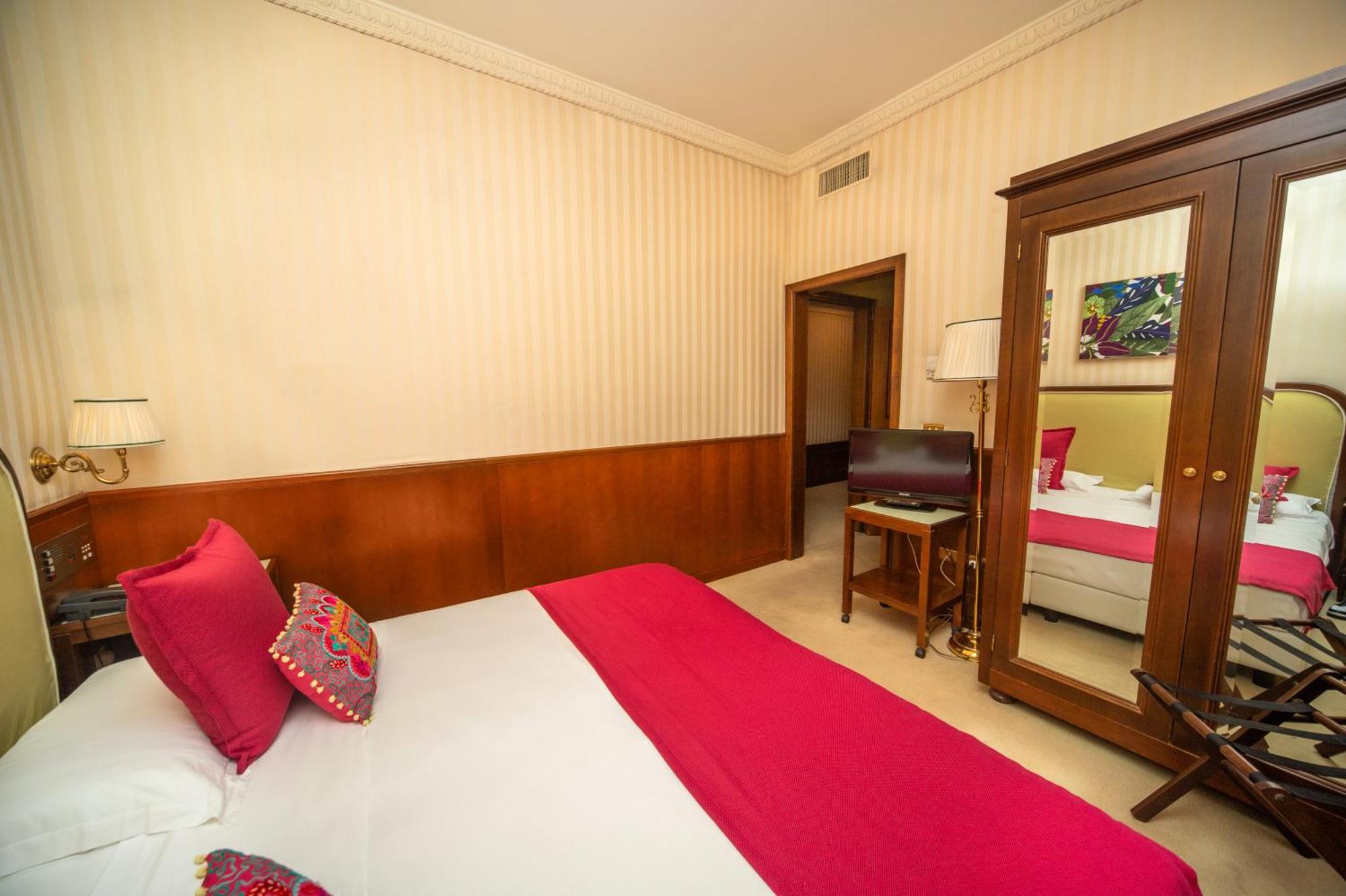 Junior Suite,1611056642:JPEG