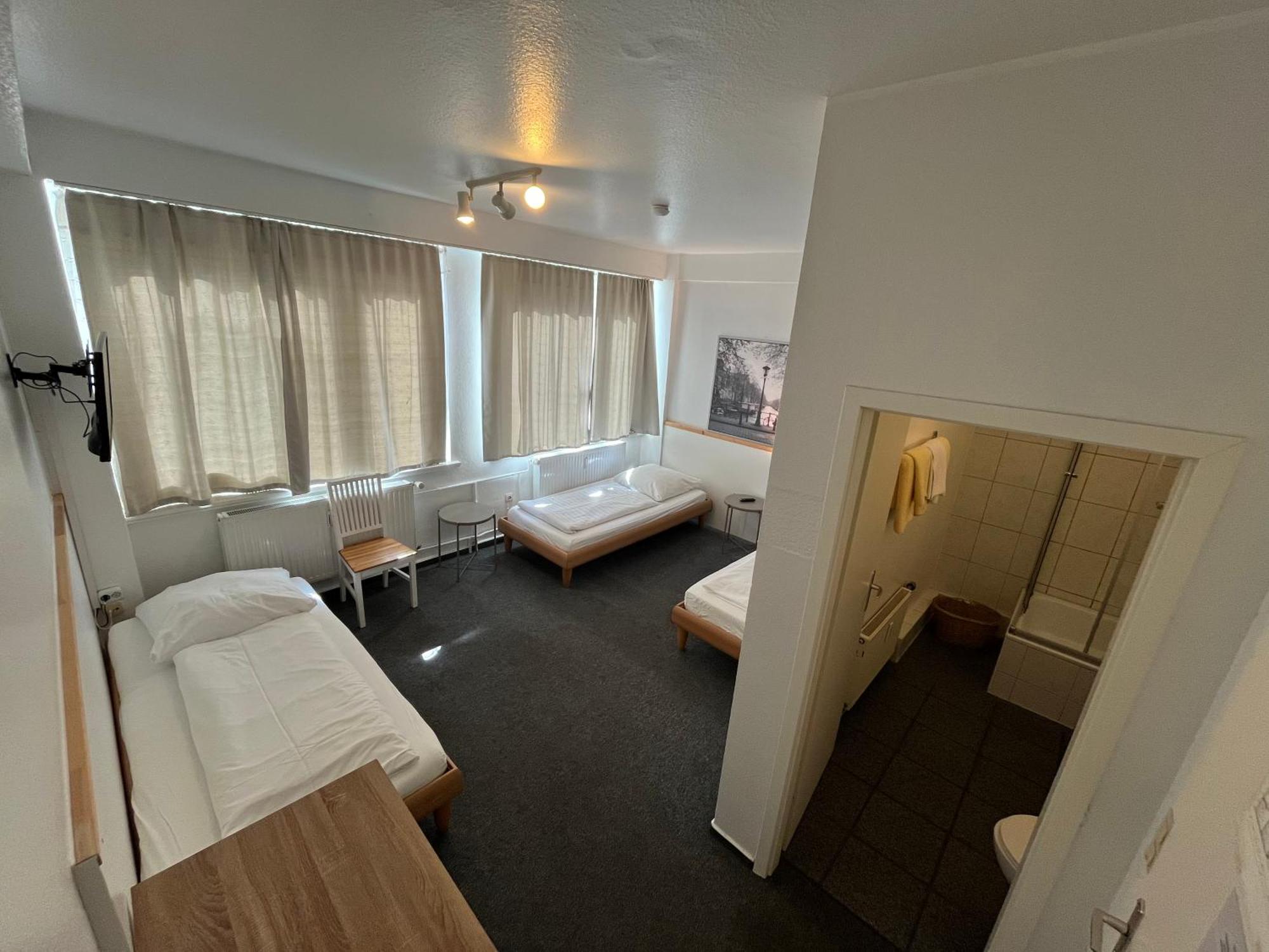 Triple Room,1612954037:JPEG