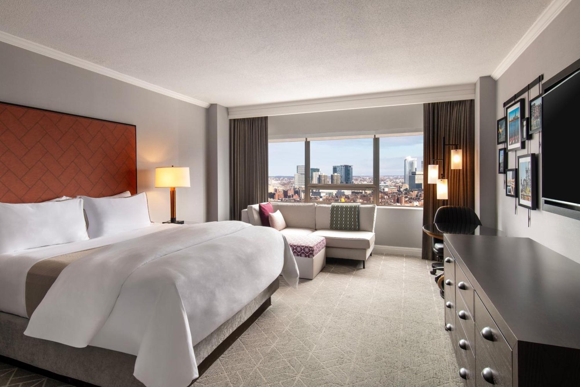 Club Access Guest Room Club lounge access Guest room 1 King,1612959175:JPEG