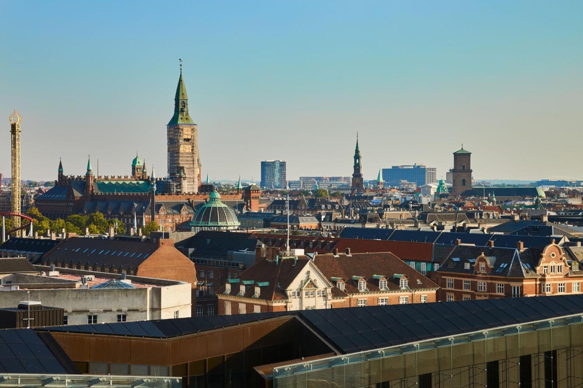 Deluxe Zimmer mit 1 Kingsize-Bett und Stadtblick