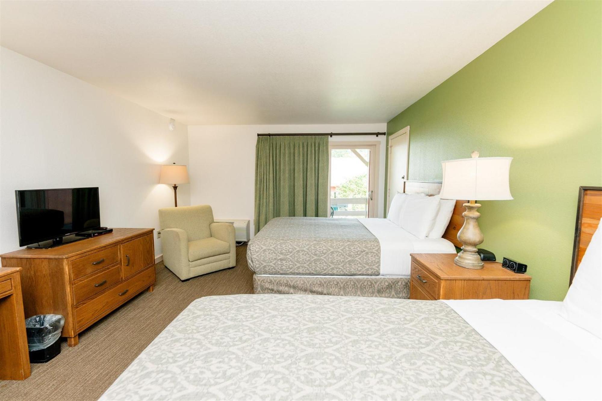 Deluxe Queen Room with Two Queen Beds and Courtyard View,1613435074:JPEG