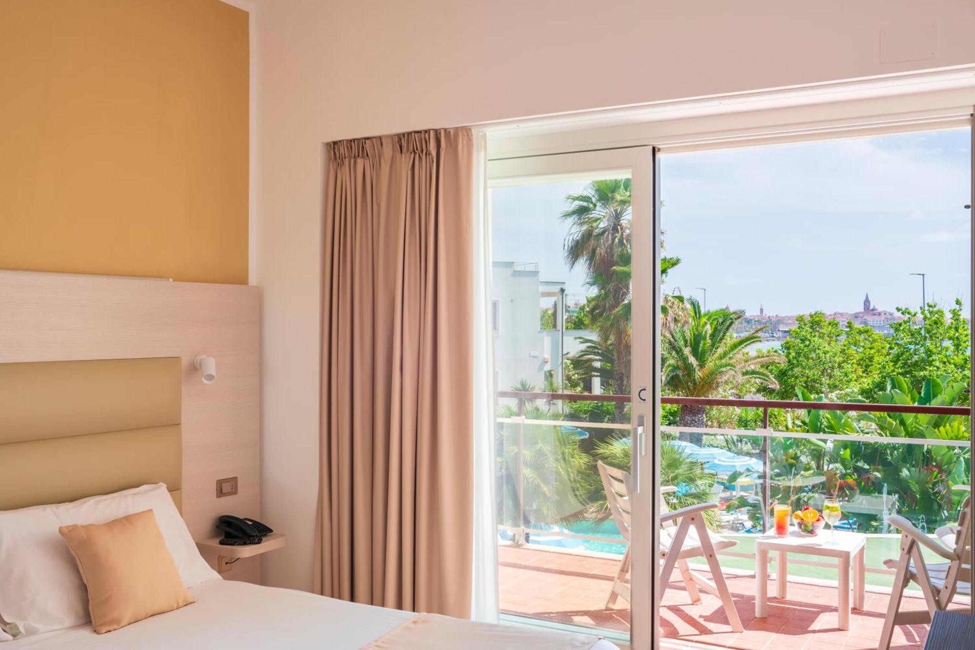 Habitación Doble con vistas al mar o a la piscina