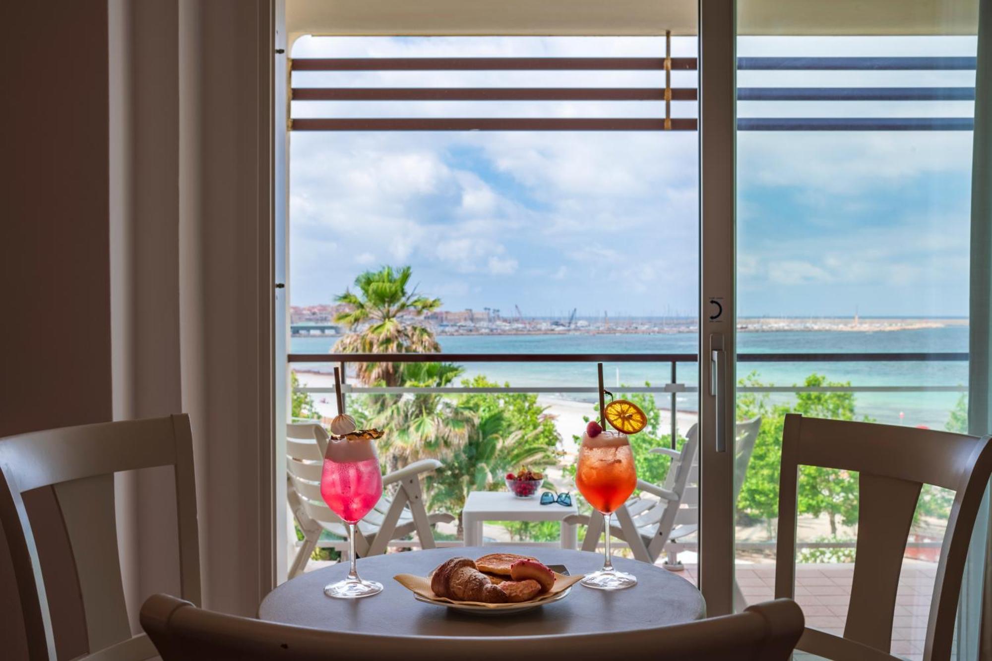 Habitación Cuádruple con vistas al mar o a la piscina