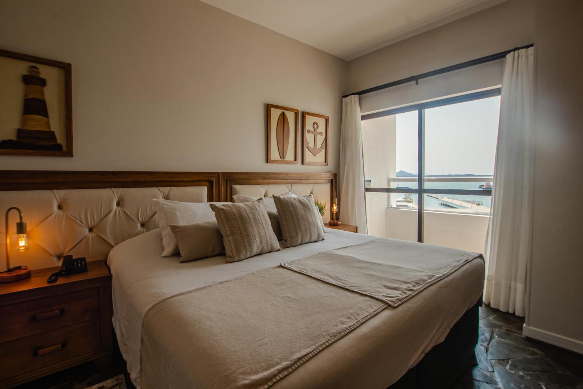 Quarto com Cama de Casal ou 2 de Solteiro