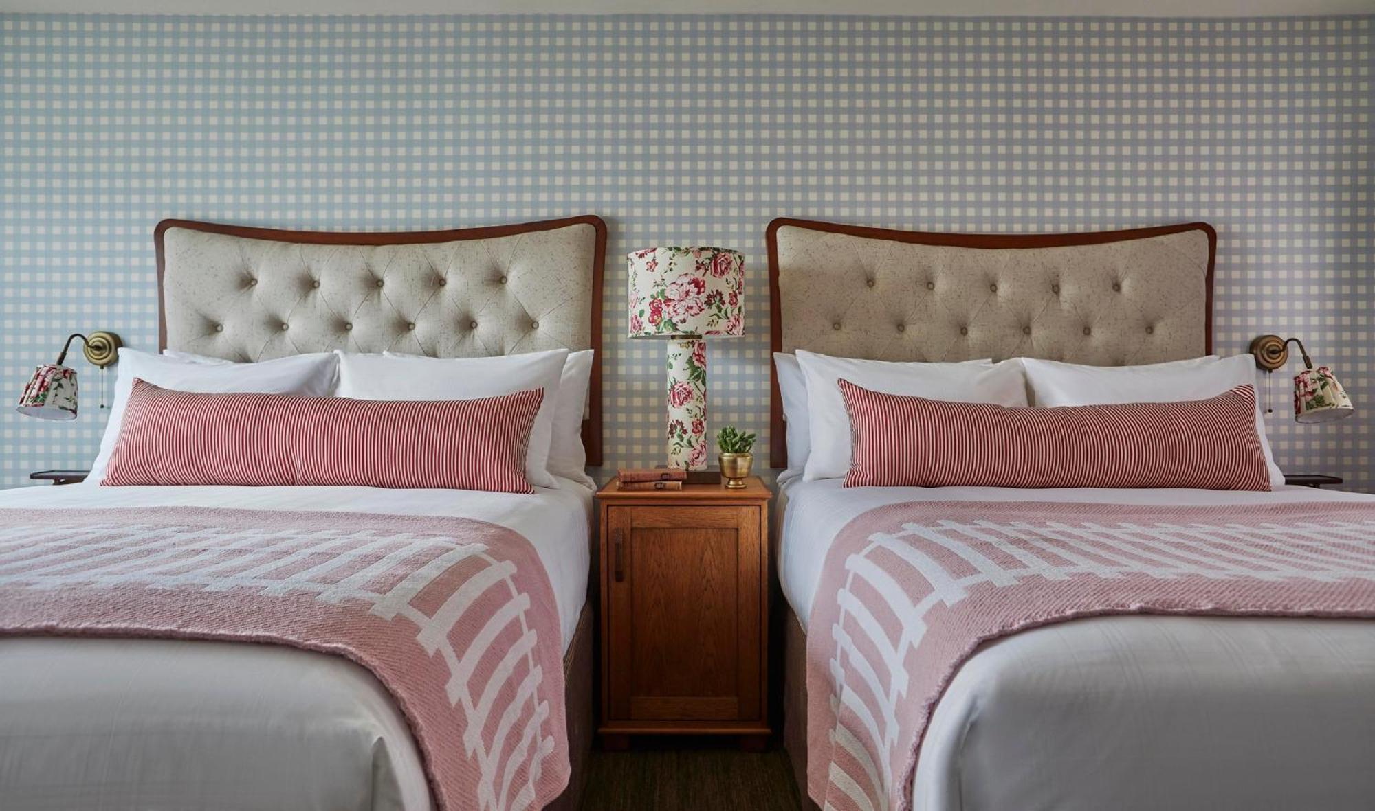 Graduate Queen Room with Two Queen Beds,1616454723:JPEG