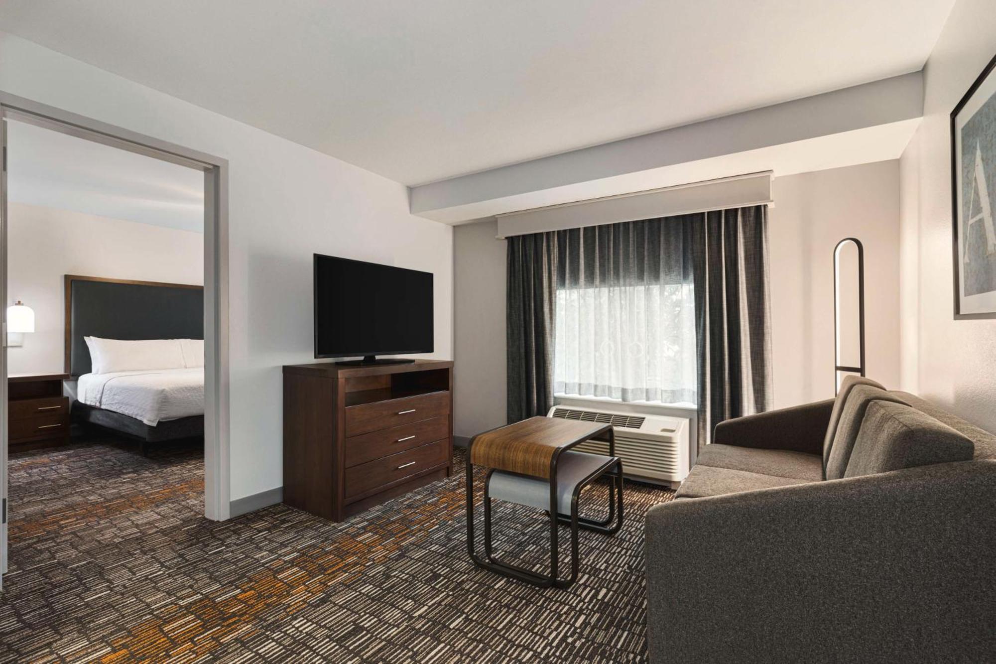 King Suite Hearing Access or Non-Smoking